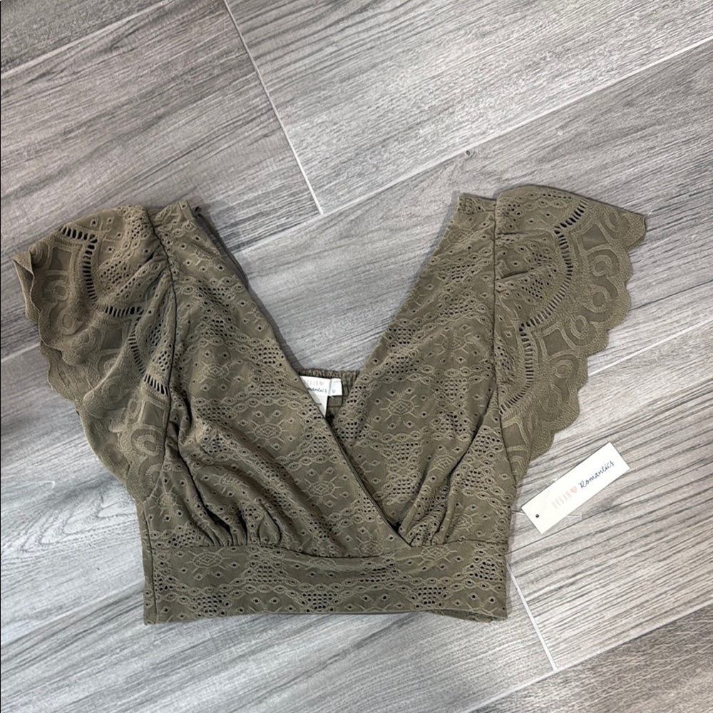 NWT Urban Romantics Cropped Top